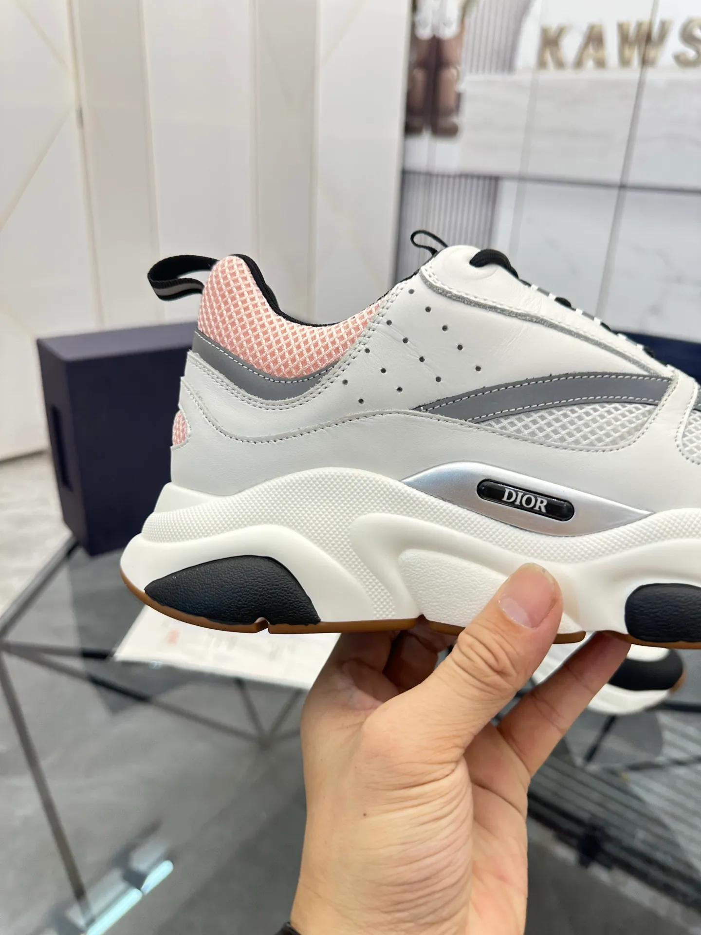 Men's shoes: 💰P460¥ Ready in Guangzhou, fully packaged Product trademark: Dior* "Dior*" low-top casual shoes Regular size: 38-46 (can be customized to 47) B22 Product materials: imported cowhide leather upper spliced ​​with original fabric, breathable lining, original outsole. Number: 920